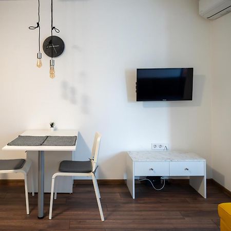 Bright Studio In The City Center Sofia Exterior photo