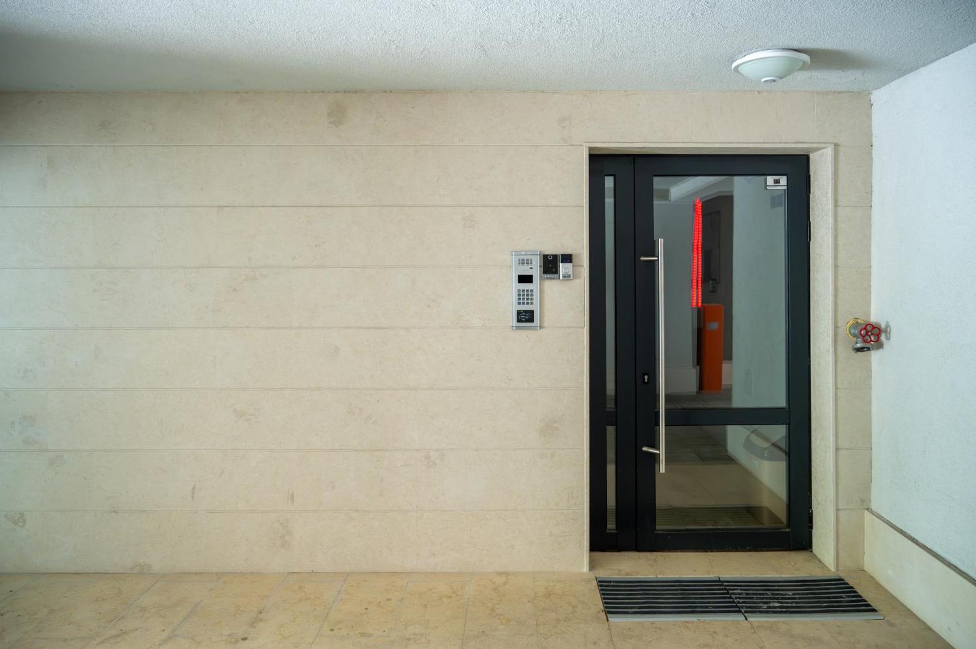 Bright Studio In The City Center Sofia Exterior photo