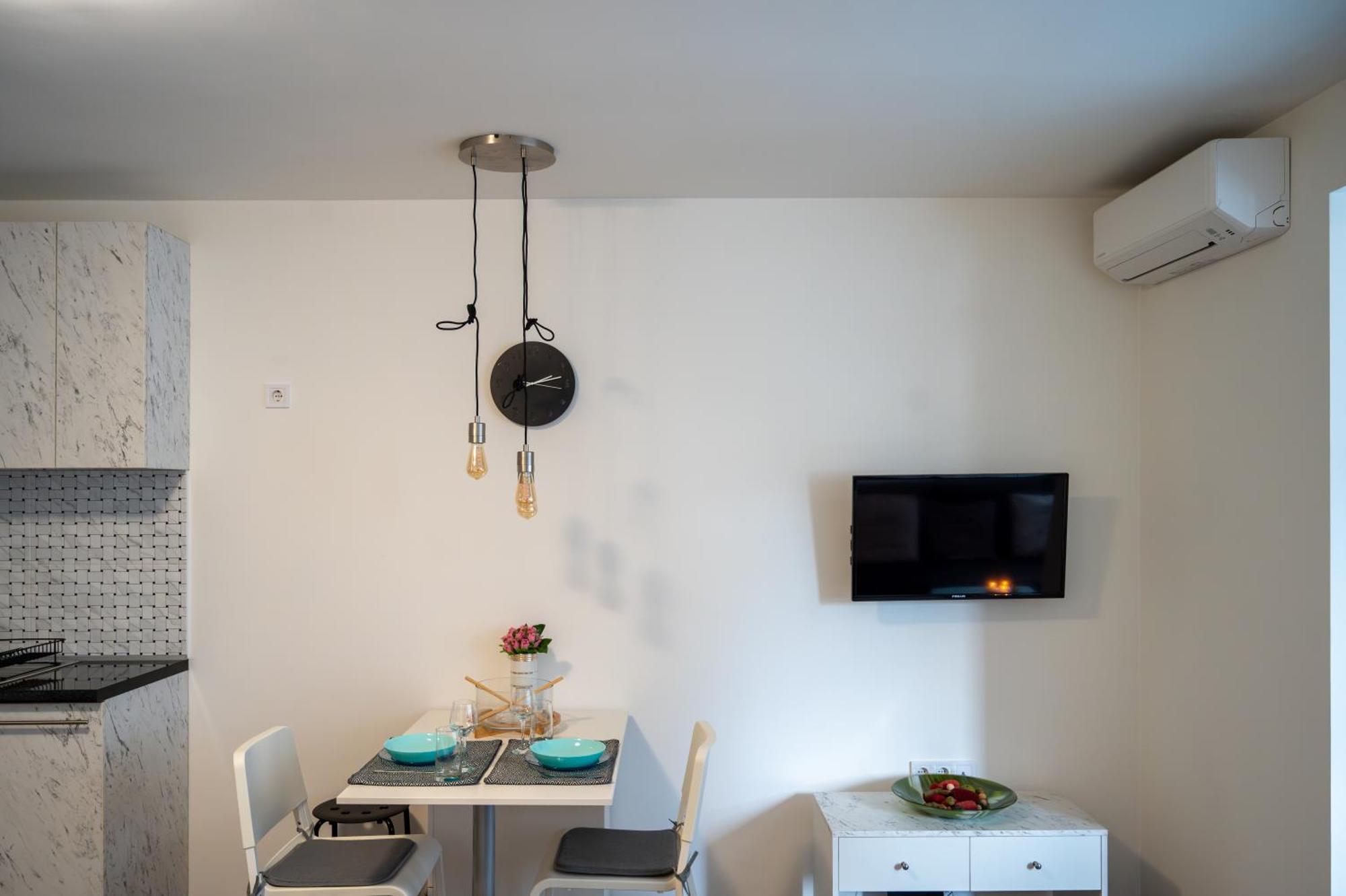 Bright Studio In The City Center Sofia Exterior photo